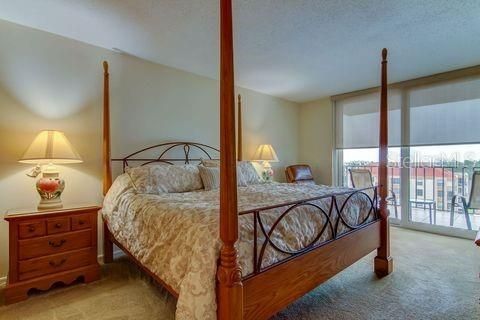 For Sale: $550,000 (2 beds, 2 baths, 1240 Square Feet)