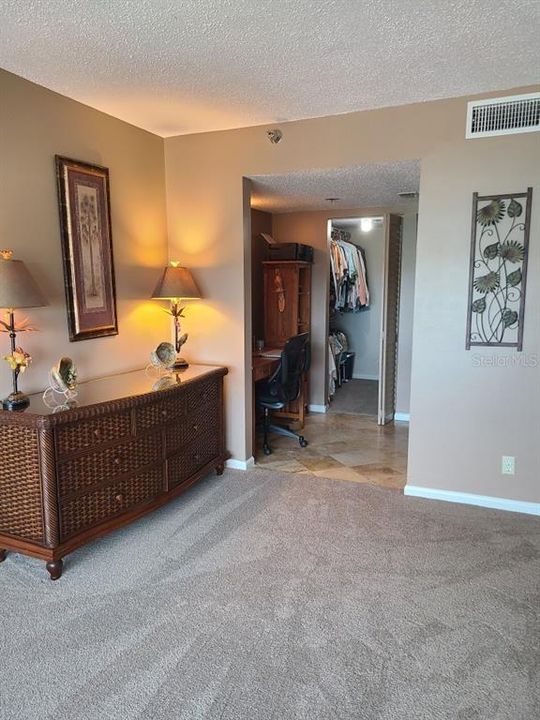 For Sale: $550,000 (2 beds, 2 baths, 1240 Square Feet)