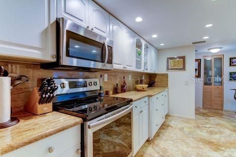 For Sale: $550,000 (2 beds, 2 baths, 1240 Square Feet)