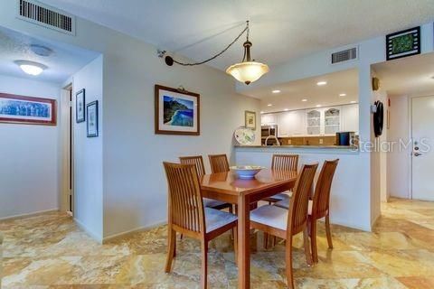 For Sale: $550,000 (2 beds, 2 baths, 1240 Square Feet)