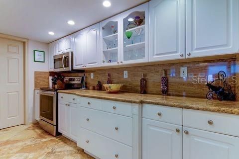 For Sale: $550,000 (2 beds, 2 baths, 1240 Square Feet)