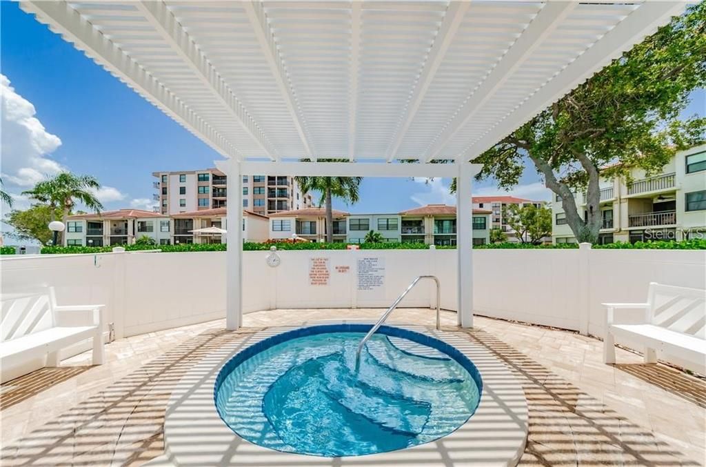 For Sale: $550,000 (2 beds, 2 baths, 1240 Square Feet)