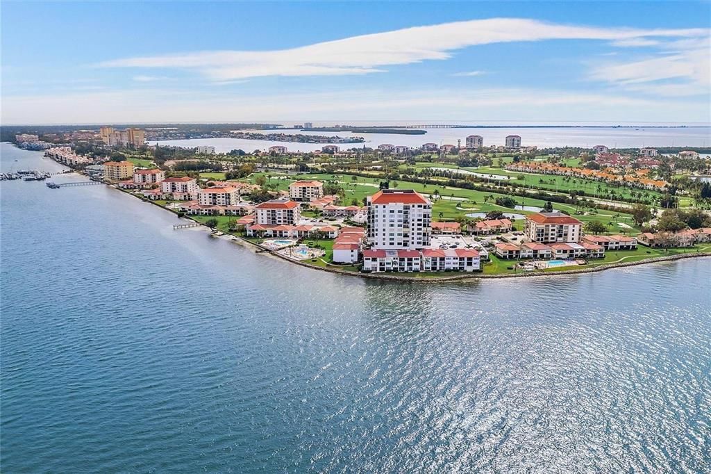 For Sale: $550,000 (2 beds, 2 baths, 1240 Square Feet)
