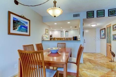For Sale: $550,000 (2 beds, 2 baths, 1240 Square Feet)