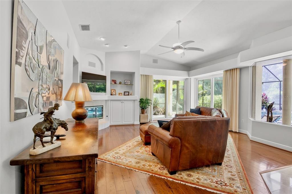 En Venta: $1,099,999 (4 camas, 3 baños, 3123 Pies cuadrados)