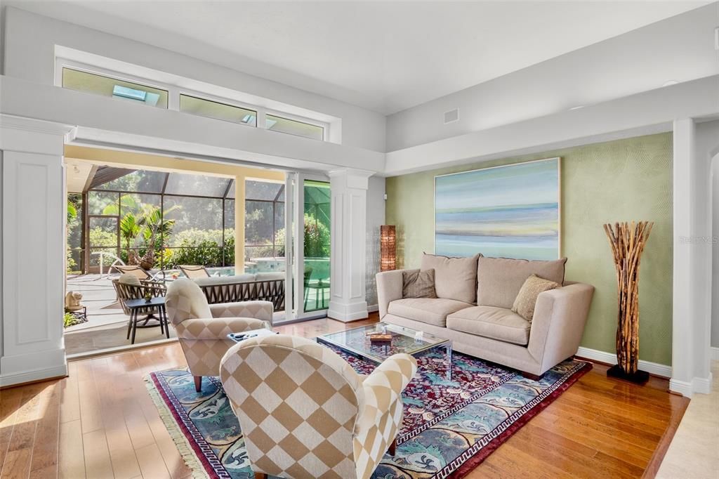 En Venta: $1,099,999 (4 camas, 3 baños, 3123 Pies cuadrados)