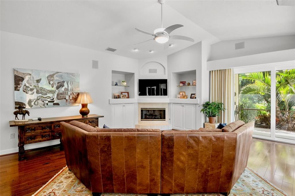 En Venta: $1,099,999 (4 camas, 3 baños, 3123 Pies cuadrados)
