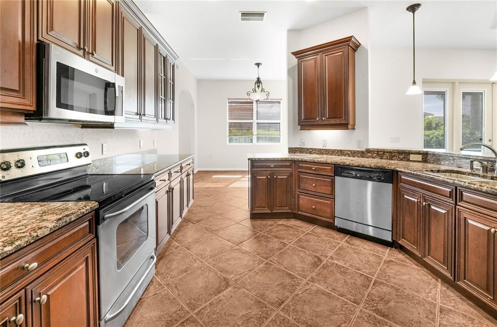 На продажу: $359,000 (3 спален, 2 ванн, 2312 Квадратных фут)