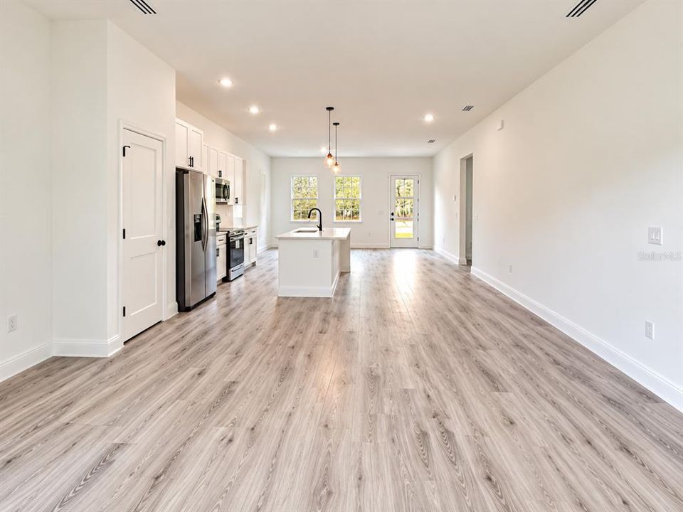En Venta: $339,000 (4 camas, 3 baños, 1896 Pies cuadrados)
