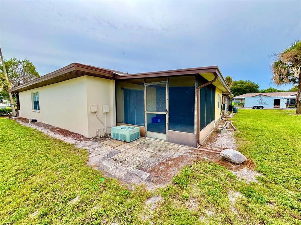 For Rent: $1,200 (1 beds, 1 baths, 593 Square Feet)
