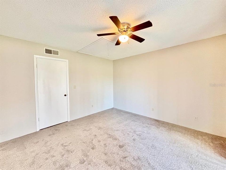 For Rent: $1,200 (1 beds, 1 baths, 593 Square Feet)