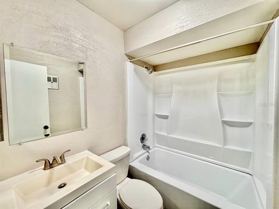For Rent: $1,200 (1 beds, 1 baths, 593 Square Feet)