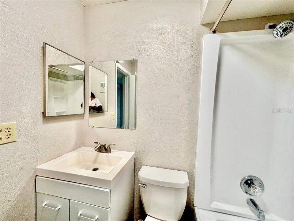 For Rent: $1,200 (1 beds, 1 baths, 593 Square Feet)