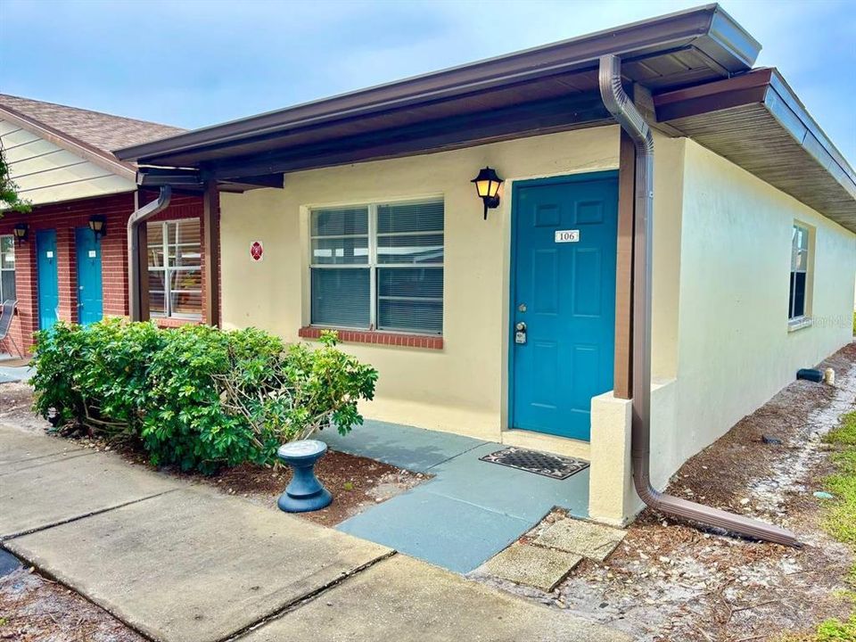For Rent: $1,200 (1 beds, 1 baths, 593 Square Feet)