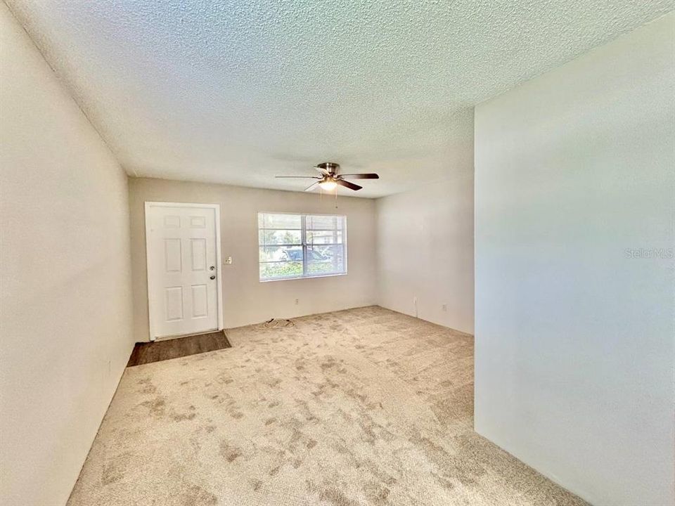 For Rent: $1,200 (1 beds, 1 baths, 593 Square Feet)