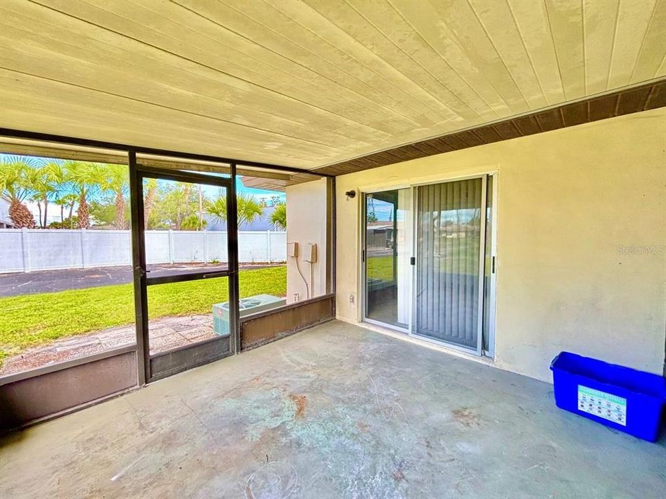 For Rent: $1,200 (1 beds, 1 baths, 593 Square Feet)