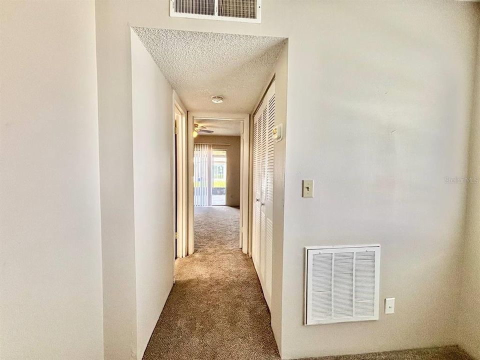 For Rent: $1,200 (1 beds, 1 baths, 593 Square Feet)