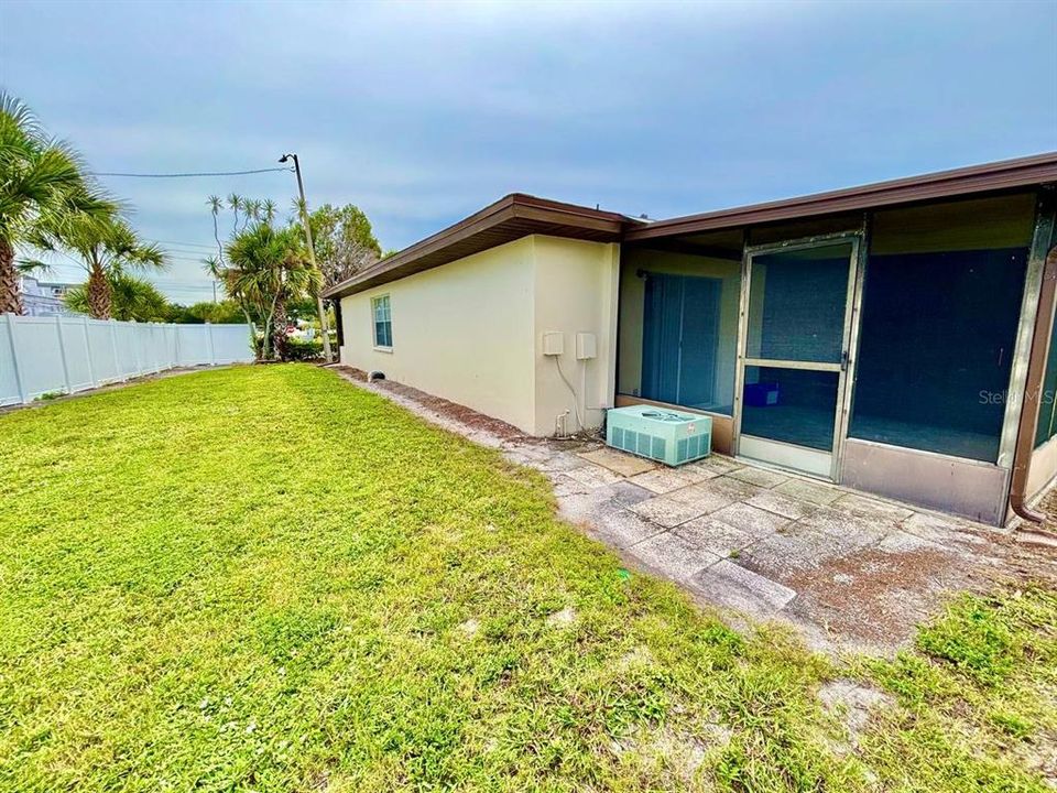 For Rent: $1,200 (1 beds, 1 baths, 593 Square Feet)