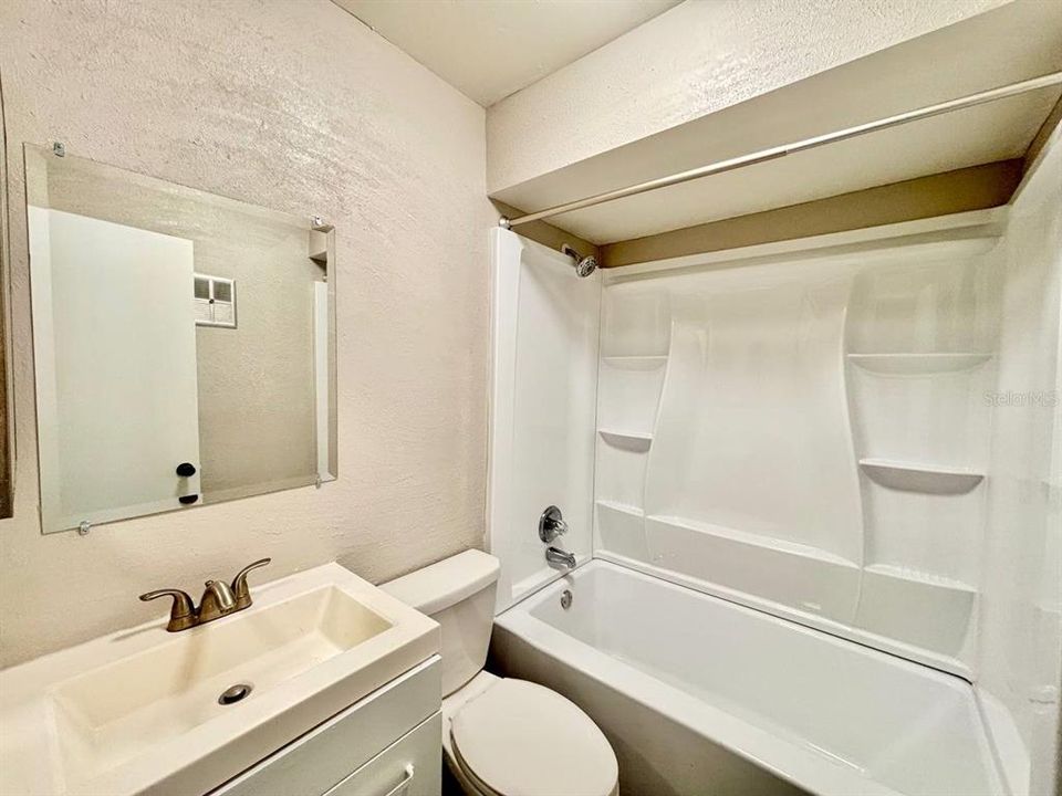 For Rent: $1,200 (1 beds, 1 baths, 593 Square Feet)