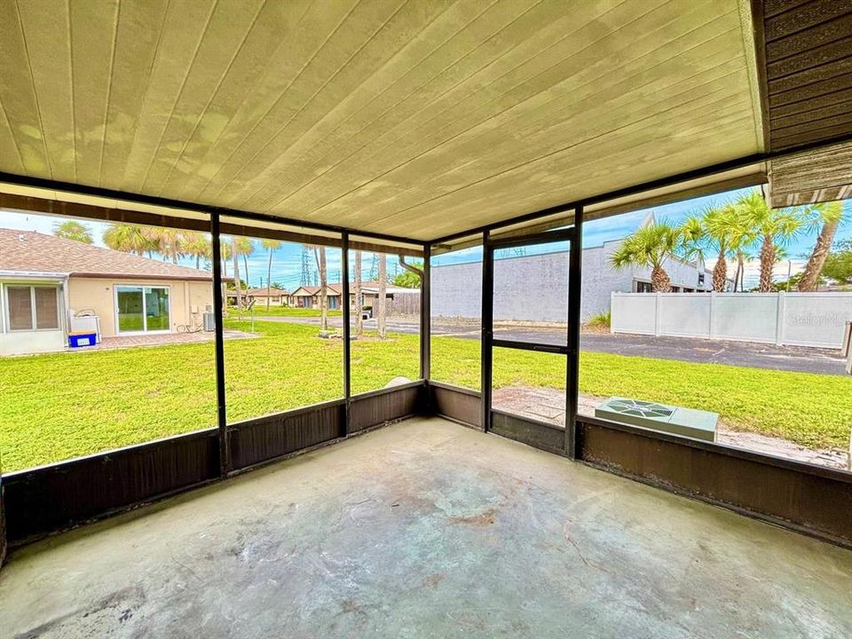 For Rent: $1,200 (1 beds, 1 baths, 593 Square Feet)