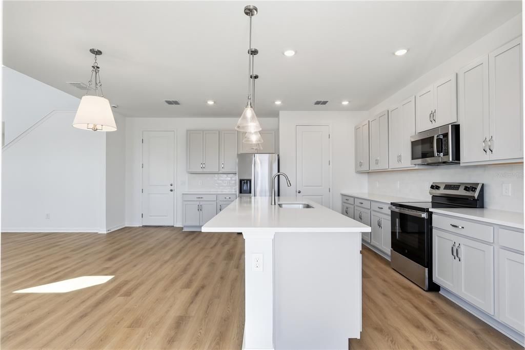 В аренду: $2,950 (3 спален, 3 ванн, 2791 Квадратных фут)
