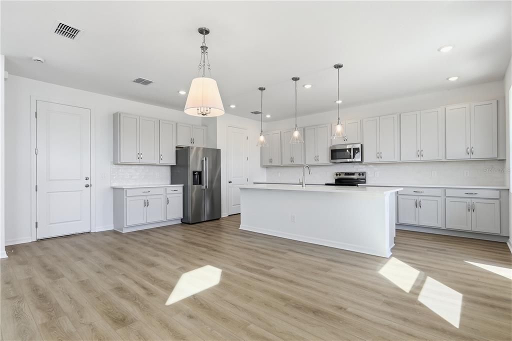 В аренду: $2,950 (3 спален, 3 ванн, 2791 Квадратных фут)
