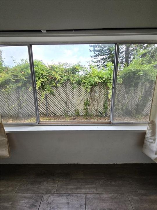 For Rent: $1,250 (1 beds, 1 baths, 585 Square Feet)