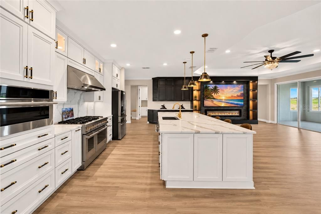 En Venta: $764,990 (3 camas, 3 baños, 2870 Pies cuadrados)