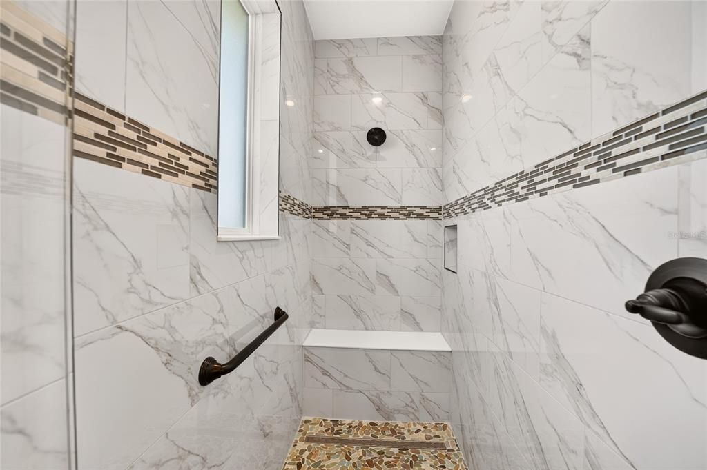 En Venta: $764,990 (3 camas, 3 baños, 2870 Pies cuadrados)