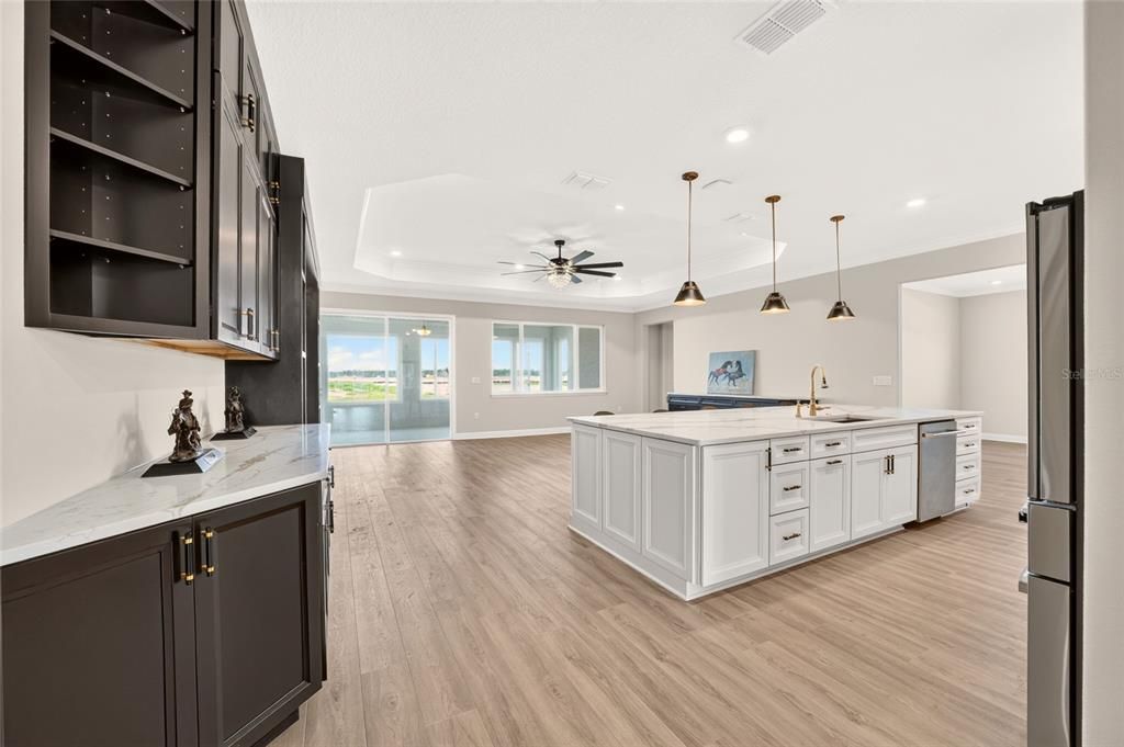 En Venta: $764,990 (3 camas, 3 baños, 2870 Pies cuadrados)
