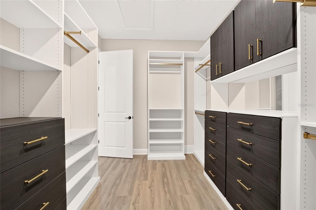 En Venta: $764,990 (3 camas, 3 baños, 2870 Pies cuadrados)