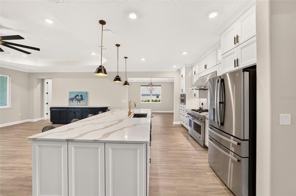 En Venta: $764,990 (3 camas, 3 baños, 2870 Pies cuadrados)