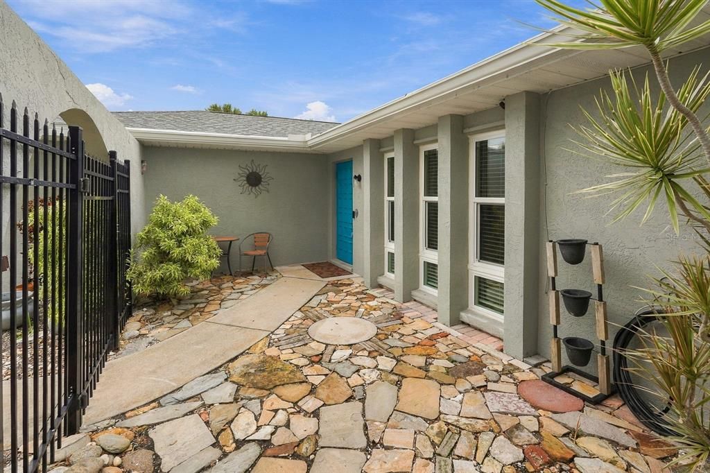 En Venta: $349,900 (2 camas, 2 baños, 1301 Pies cuadrados)