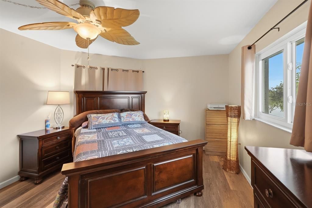 En Venta: $349,900 (2 camas, 2 baños, 1301 Pies cuadrados)