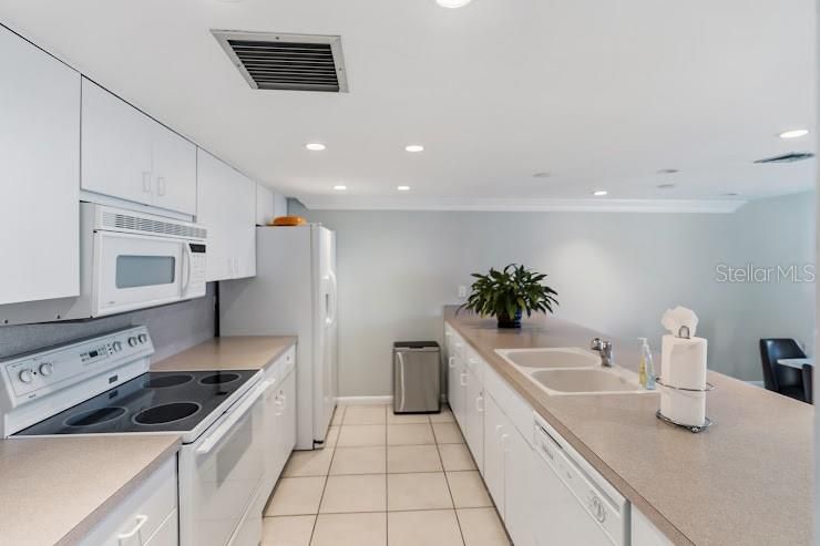 For Sale: $698,765 (2 beds, 2 baths, 1022 Square Feet)