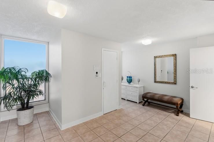 For Sale: $698,765 (2 beds, 2 baths, 1022 Square Feet)
