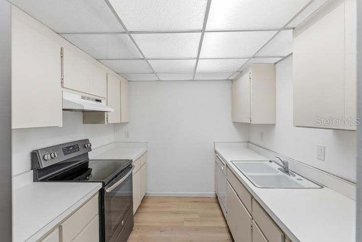 For Sale: $698,765 (2 beds, 2 baths, 1022 Square Feet)