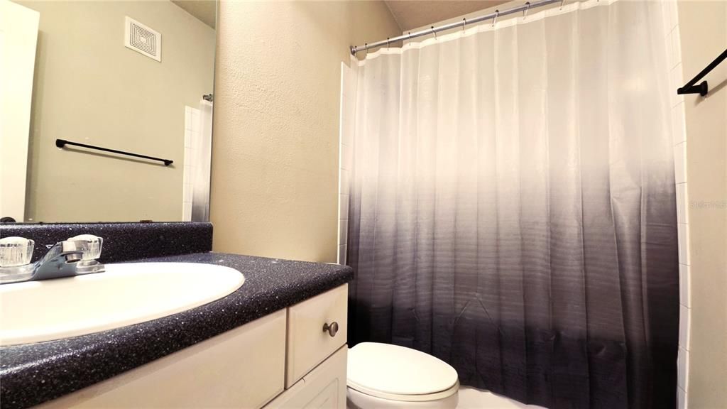 En Venta: $219,995 (3 camas, 2 baños, 1369 Pies cuadrados)