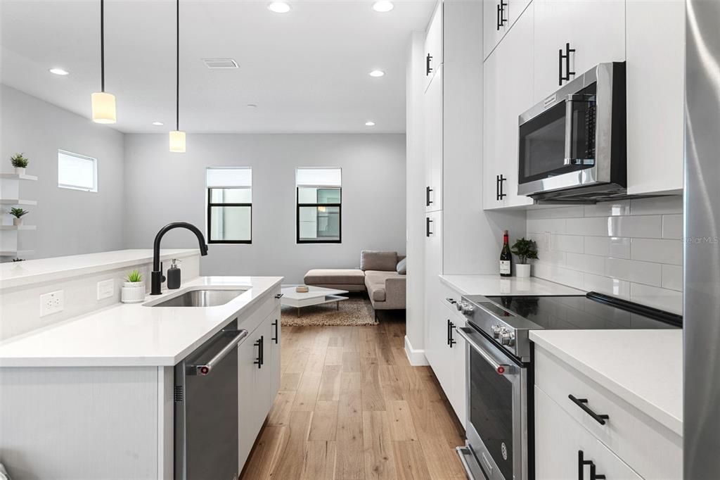 For Rent: $4,800 (3 beds, 3 baths, 2097 Square Feet)