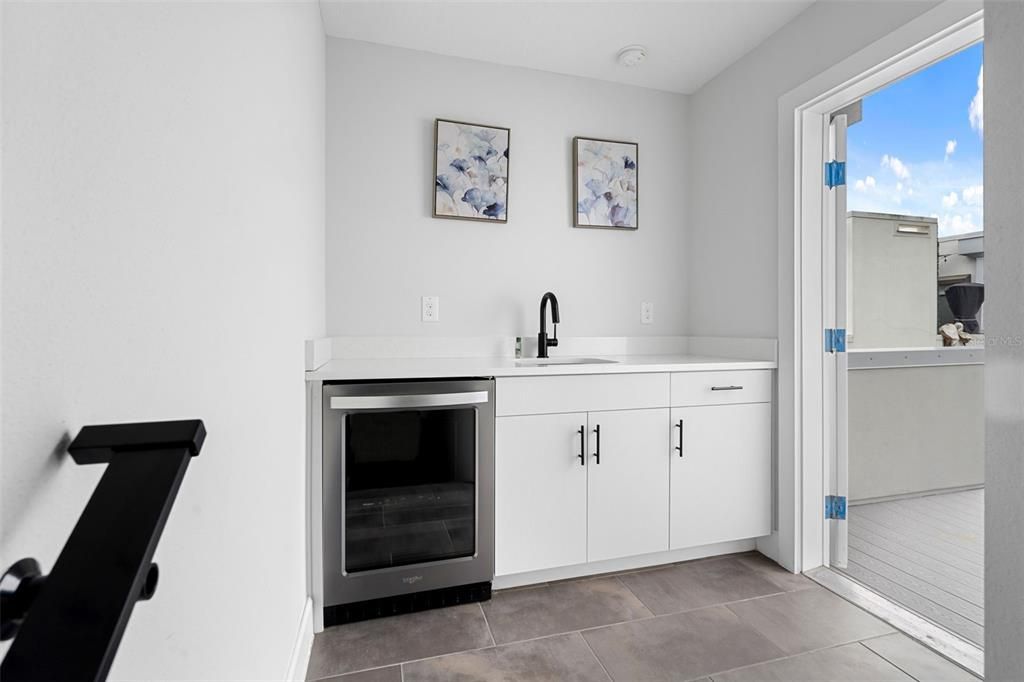 For Rent: $4,800 (3 beds, 3 baths, 2097 Square Feet)
