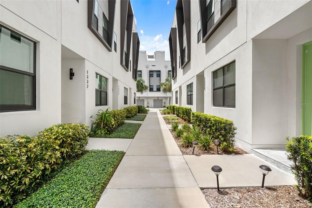 For Rent: $4,800 (3 beds, 3 baths, 2097 Square Feet)