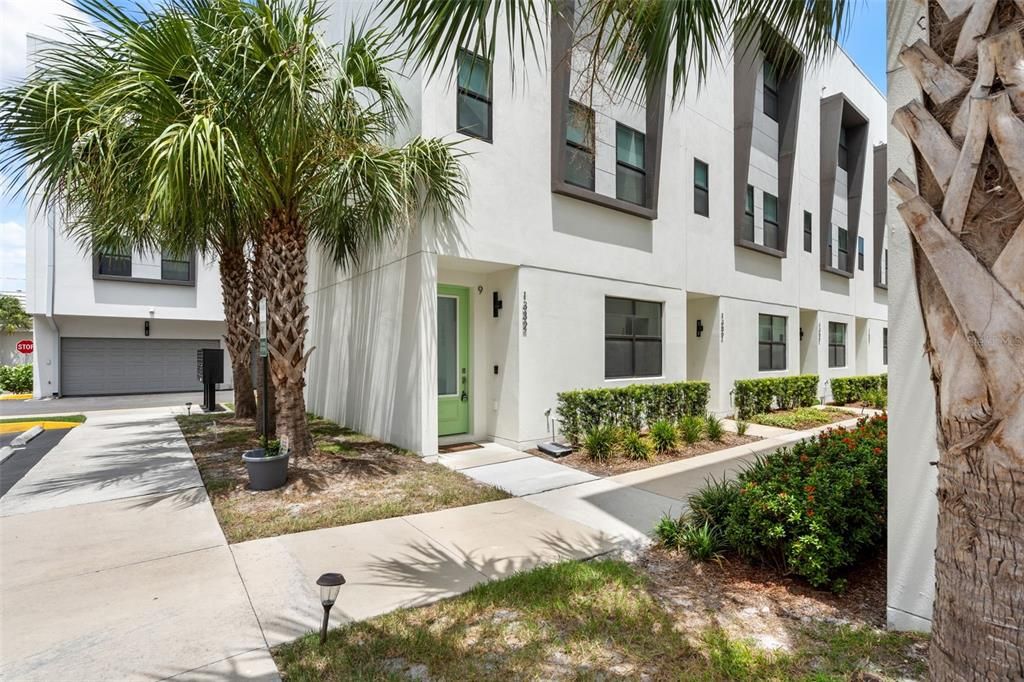 For Rent: $4,800 (3 beds, 3 baths, 2097 Square Feet)