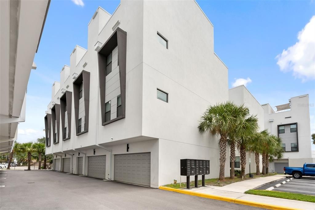 For Rent: $4,800 (3 beds, 3 baths, 2097 Square Feet)
