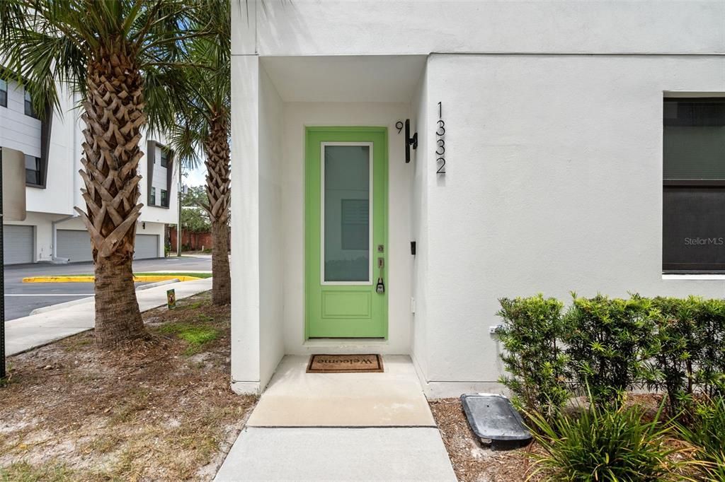 For Rent: $4,800 (3 beds, 3 baths, 2097 Square Feet)