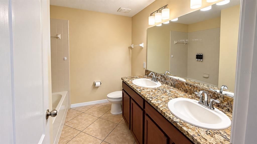 For Rent: $2,600 (3 beds, 2 baths, 2208 Square Feet)
