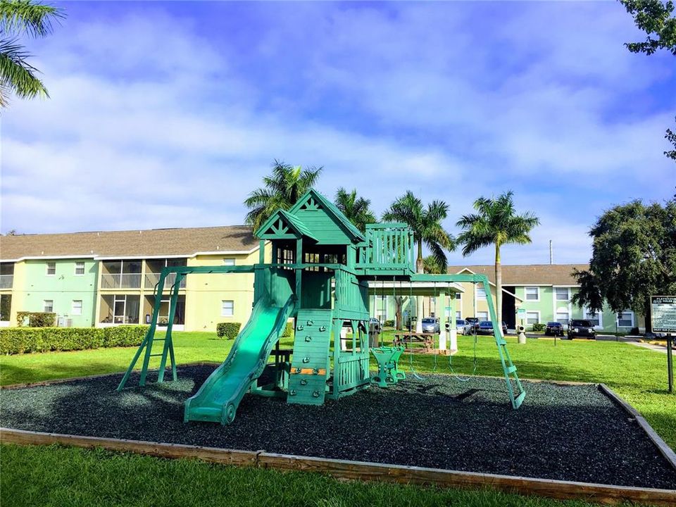 For Sale: $160,000 (2 beds, 2 baths, 1006 Square Feet)
