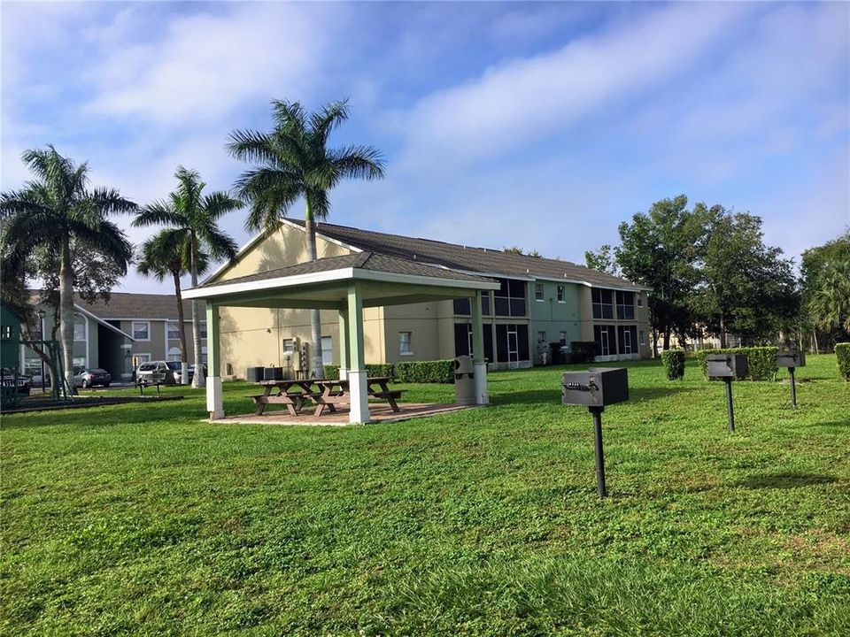 For Sale: $160,000 (2 beds, 2 baths, 1006 Square Feet)