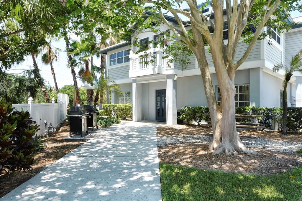 For Sale: $899,000 (3 beds, 2 baths, 1495 Square Feet)