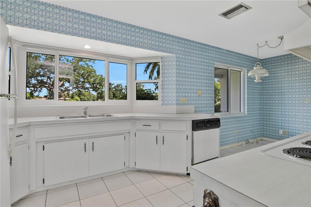 For Sale: $425,000 (2 beds, 2 baths, 1236 Square Feet)