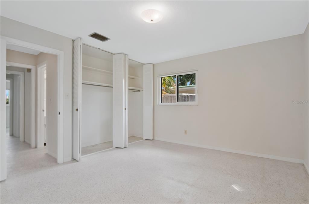 For Sale: $425,000 (2 beds, 2 baths, 1236 Square Feet)